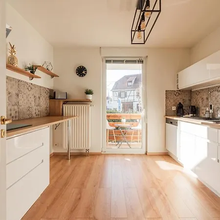 La 112 - Large - Garden Terrace Apartment