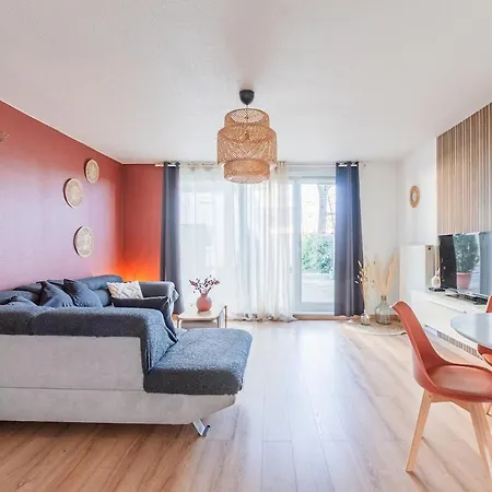 La 112 - Large - Garden Terrace Apartment