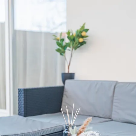 La 112 - Large - Garden Terrace Apartment